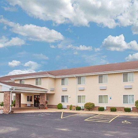 Super 8 By Wyndham Galva Hotel Exterior photo