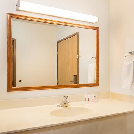 Super 8 By Wyndham Galva Hotel Exterior photo