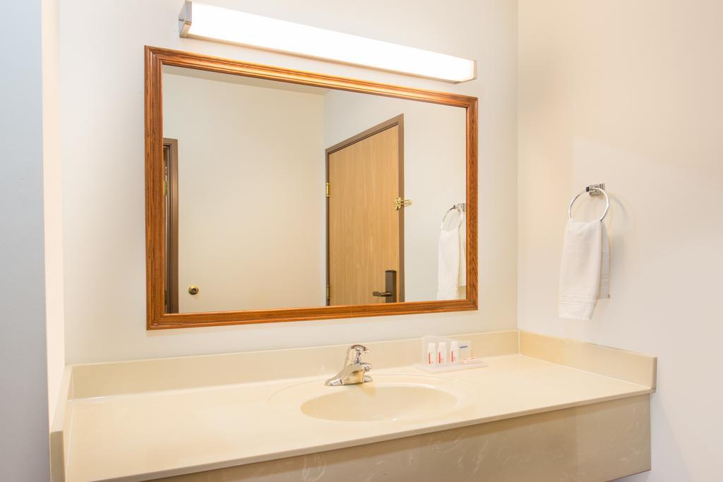 Super 8 By Wyndham Galva Hotel Exterior photo