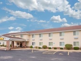 Super 8 By Wyndham Galva Hotel Exterior photo